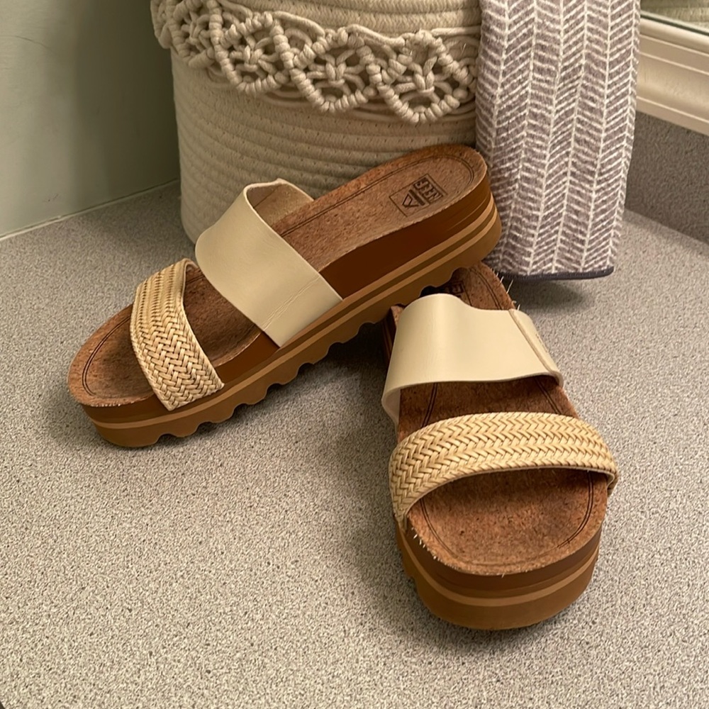 Stylish Women's Sandals in Cream and Tan